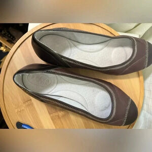 Women’s size 9 leather slip on Privo Clark’s Shoes Brown Black White Stitches